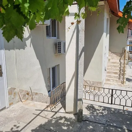 за гости - девня بيت ضيافة