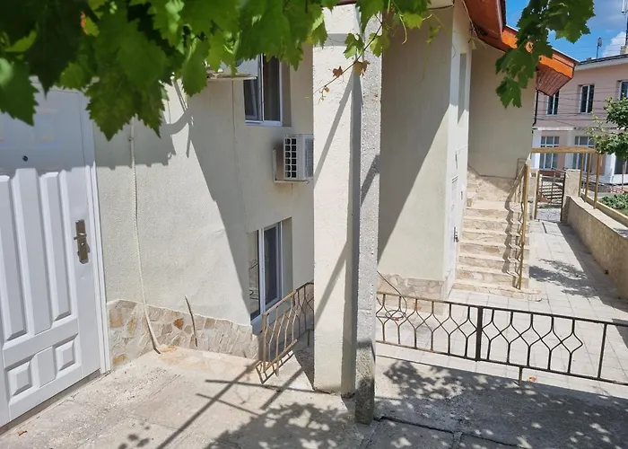 за гости - девня Gæstehus